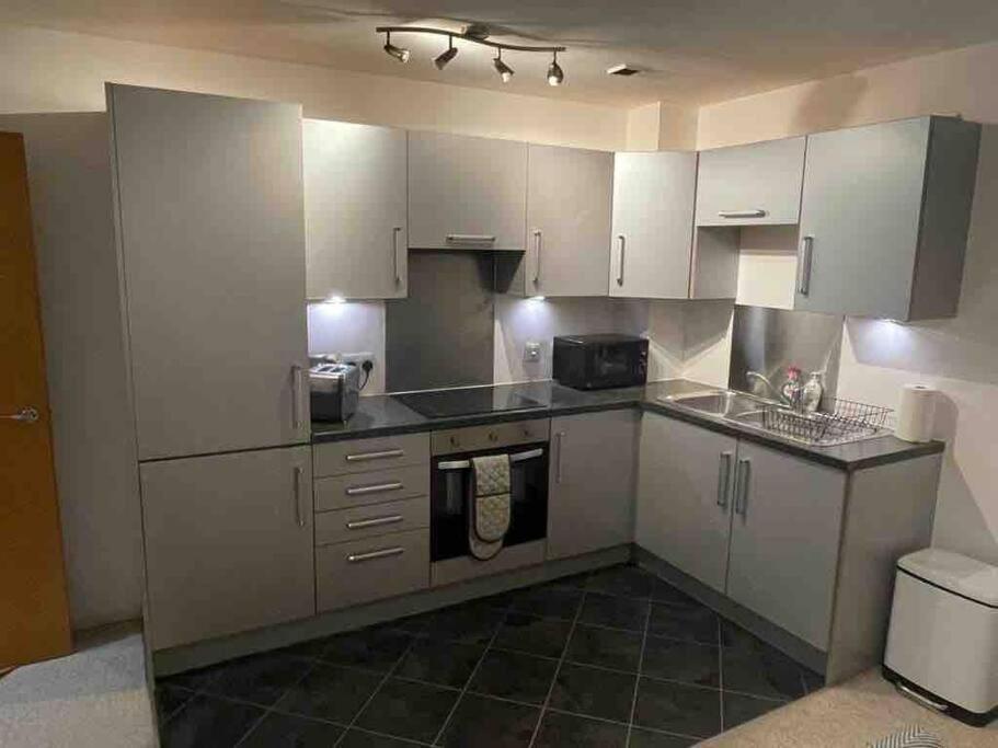 Etihad Fc 2Br Apartment With Water View Manchester Exterior photo