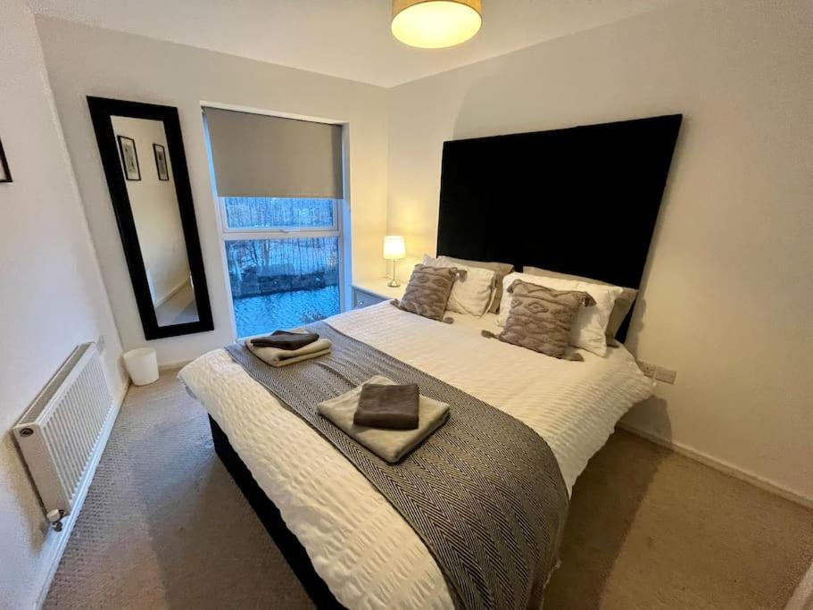Etihad Fc 2Br Apartment With Water View Manchester Exterior photo